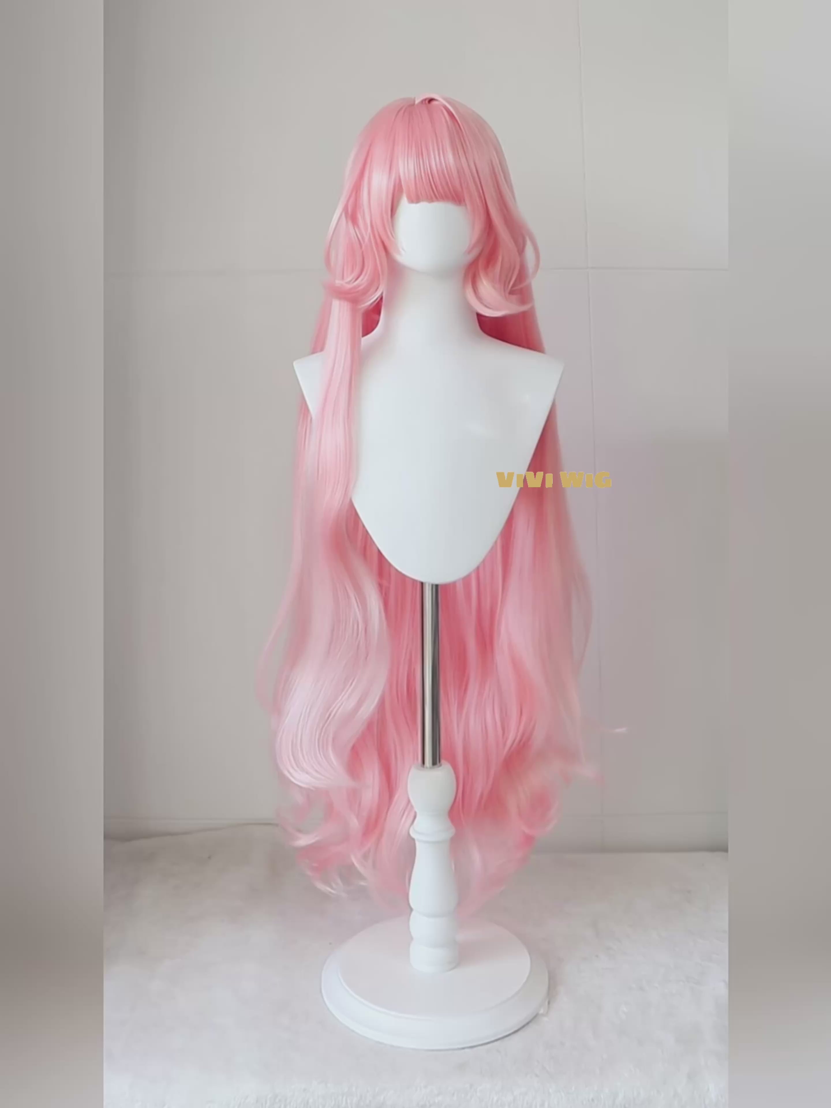 Styling example for anime convention ready Lemuen pink cosplay look